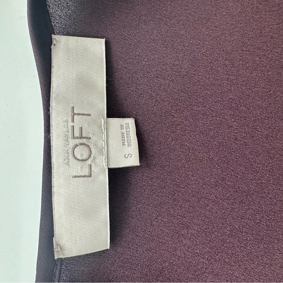 Loft wine color button back top - Picture 4 of 4